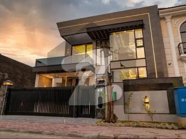 10 Marla Super Luxury House Available For Sale In Bahria Town Lahore