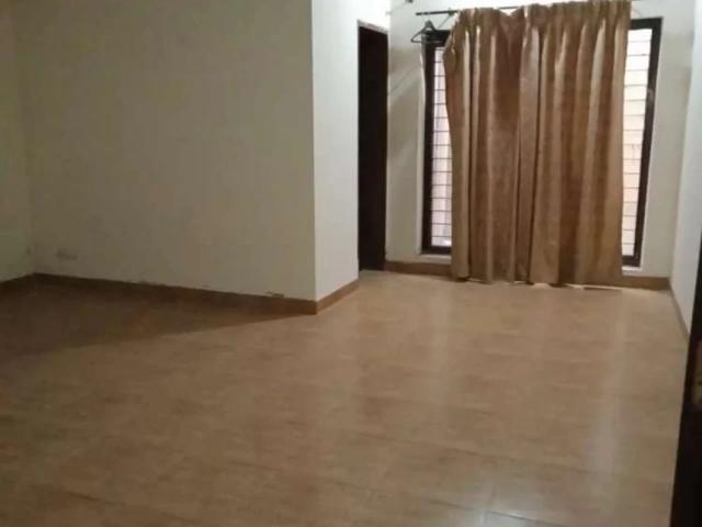 10 marlâ ñëãtt løwêrr pørtïøñ for rentt in psic near lums dha lahore Punjab Small Industries Colony ID 33658