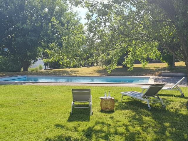10 min de Bourgoin RESIDENTIEL MAISON 5 CHAMBRES GARAGE ET PISCINE terrain 1558 m2