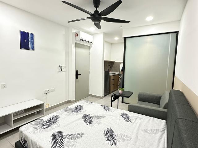 10 Mins drive to Subang Airport: Private, Fully Furnished Studio @ DK Impian
