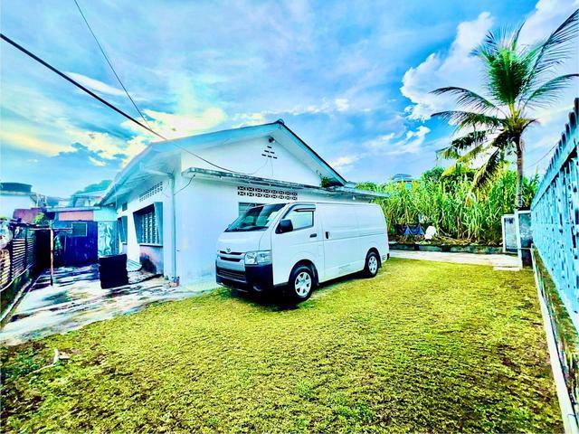 10 MINS TO UPM SERDANG BUNGALOW SINGLE STOREY SERI KEMBANGAN s