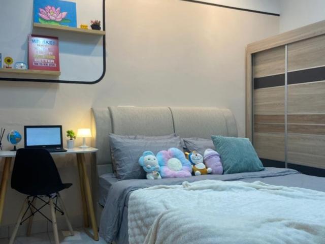 10 Mins walk to LRTMaster/Middle/Single room Fully Furnished ara damansara room