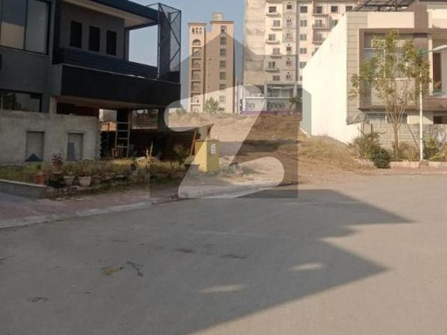 10 mrla owner built house with solar gas and 6 mrla xtra land for sale bahria town phase 8 block b