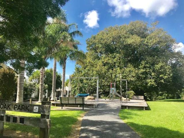 10 Oakpark Place, West Harbour, Waitakere City