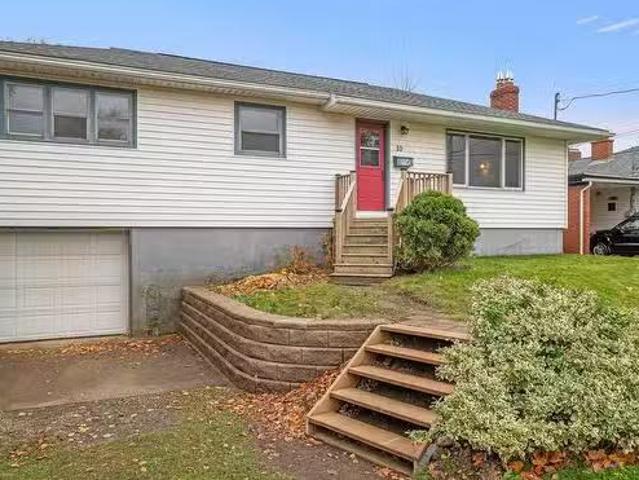 10 Old Ferry Road, Dartmouth, NS, B2Y 2E3 house for sale Li.