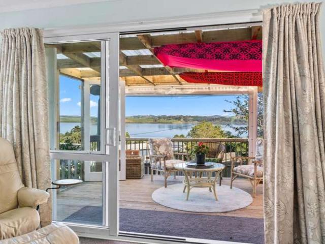 10 Oxford Street, Whakapirau, Kaipara