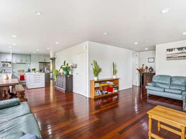 10 Pendlebury Street, Green Bay, Waitakere City