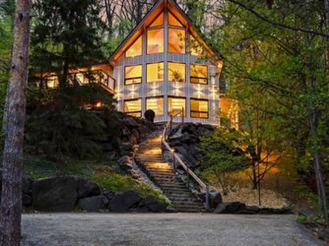 10 Pine Hill, Oro Medonte, ON, L4M 4Y8 house for sale | Listing ID S13144 | Royal LePage