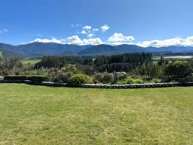 10 Pukaki Avenue, Ngahere, Grey