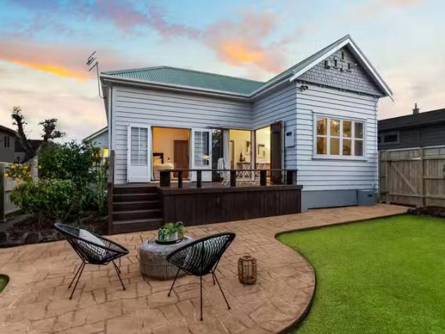 10 Puriri Avenue, Greenlane, Auckland City For Sale