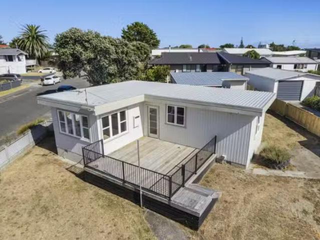 10 Robert Mckeen Street, Otaki Beach, Kapiti Coast