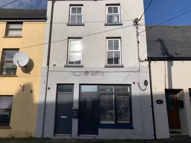 10 Rock Street, Cloyne, Co. Cork is for rent