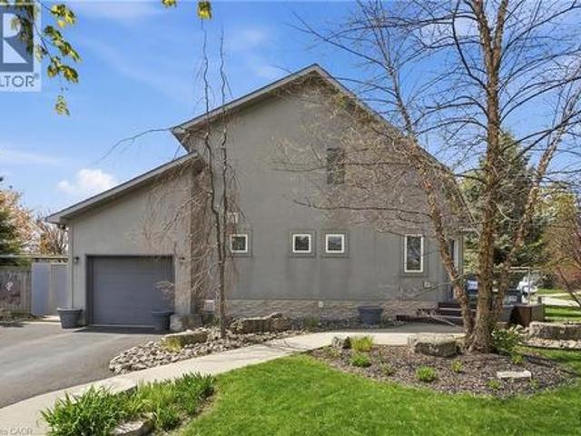 10 Rockhaven Lane, Waterdown, ON, L8B 0H7 house for sale | Listing ID 40829 | Royal LePage