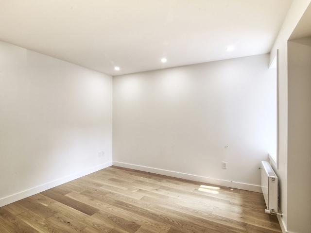 10 Rosemount Avenue 1 Bedroom Apartment for Rent at 10 Av Rosemount, Westmount, QC H3Y 3K4