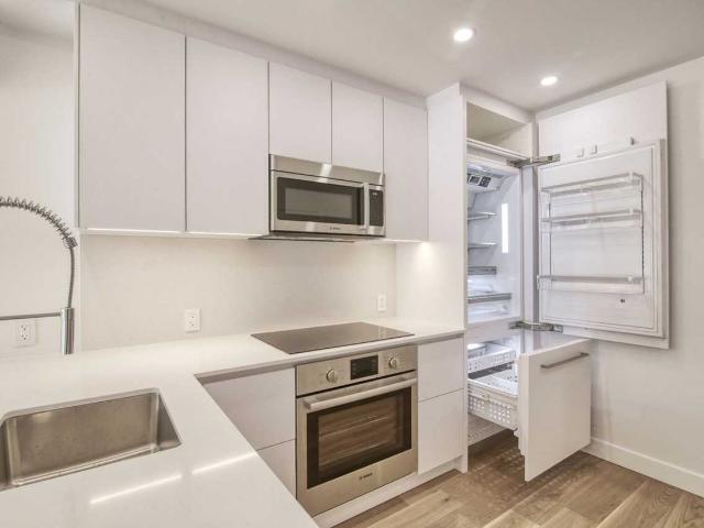 10 Rosemount Avenue 2 Bedroom Apartment for Rent at 10 Av Rosemount, Westmount, QC H3Y 3K4