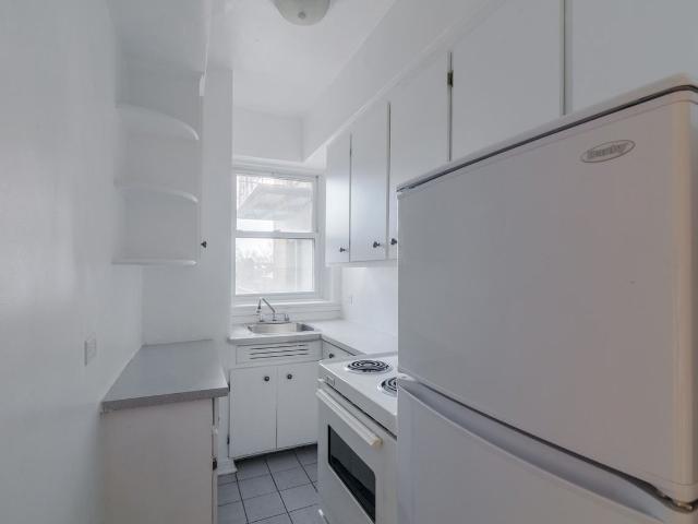 10 Rosemount Avenue 2 Bedroom Apartment for Rent at 10 Av Rosemount, Westmount, QC H3Y 3K4