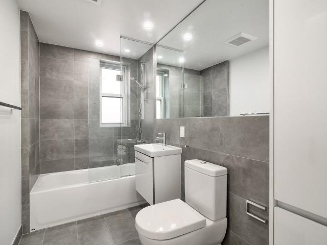 10 Rosemount Avenue 2 Bedroom Apartment for Rent at 10 Av Rosemount, Westmount, QC H3Y 3K4
