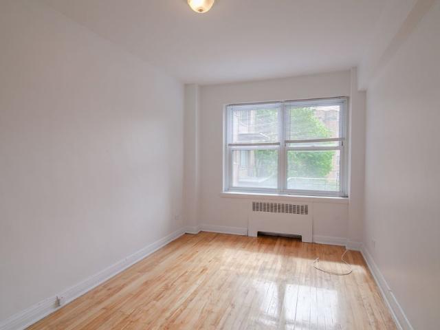10 Rosemount Avenue