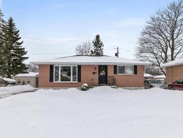 10 STANLEY CRESCENT Brockville Ontario