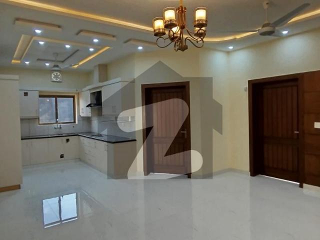 10 Marla Brand New Condition House For Rent Bahria Town Phase 8