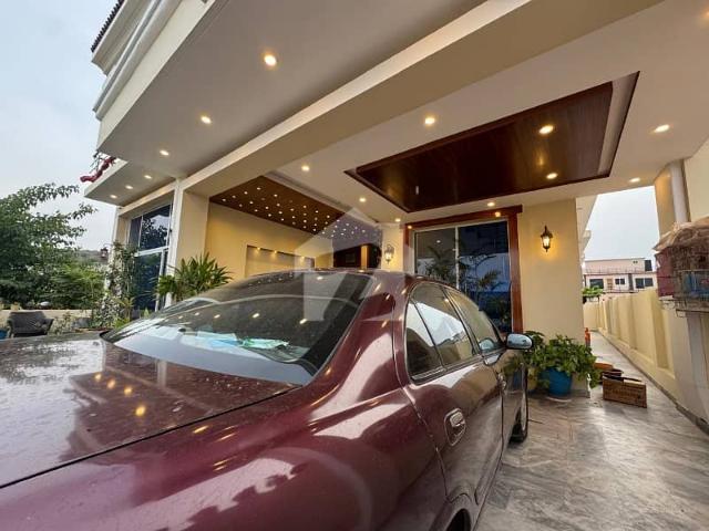 10Marla Solid Constructed 2Side Open House With 10Marla Green Patch With Stunning Murree Facing View