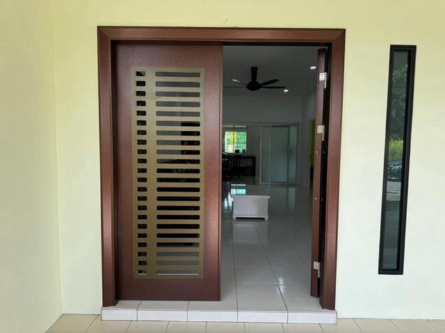 10mile Well Maintained Single Storey Semi Detached House For Sale