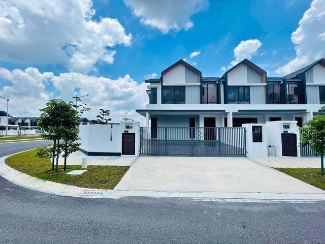 10Mins to ElminaReady Move InNew 2 Storey House Free MOTLegal Fees
