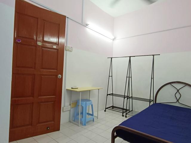 10mins ‍♀️ to MRT Station Middle Room in BU2, Bandar Utama Near One Utama Mall