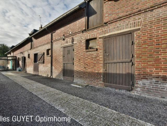 10MN de BERNAY T7 151M² 185000 avec garage et terrain de 500M² Bourg avec commerces