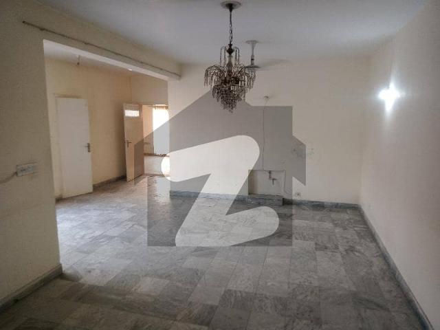 10 Marla Upper Portion 2 Master Bedroom With Attached Bath Lounge Kitchen Original Picture