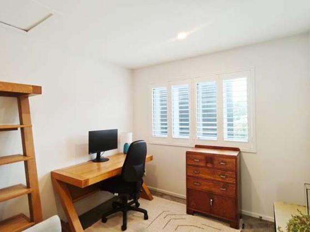 10B Sunward Rise, Glenfield, North Shore City