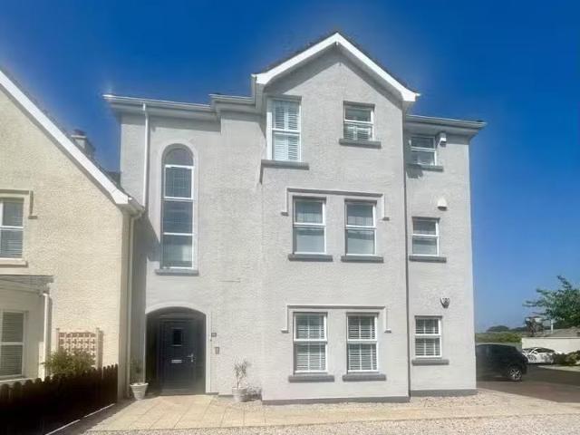 10c St Patricks Avenue