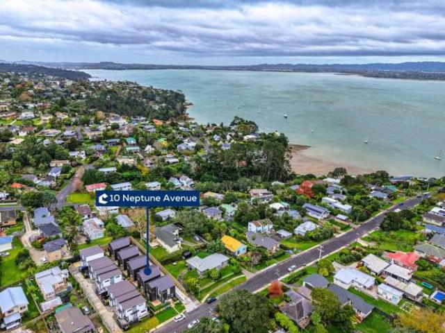 10E Neptune Avenue, Beach Haven, North Shore City