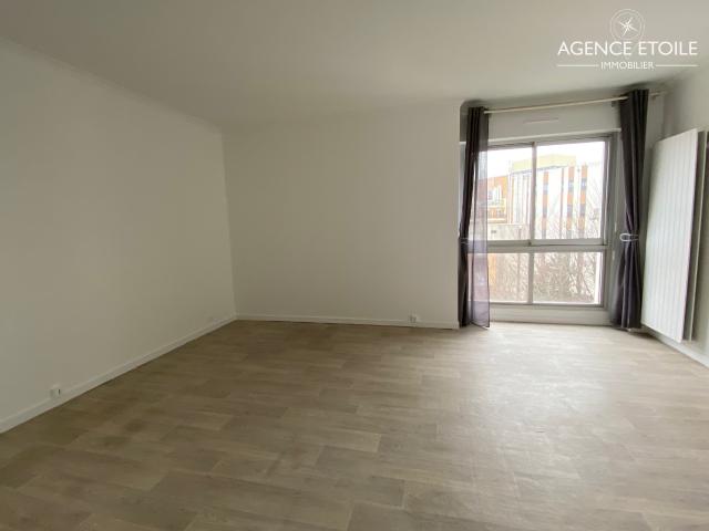 10ème COLONEL FABIEN / RUE LOUIS BLANC: studio en parfait état