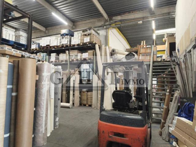 1100 m² ENTREPOT BUREAUX A VENDRE