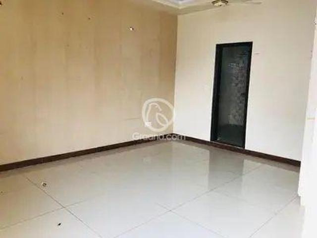 1100 Ft² Flat for Rent