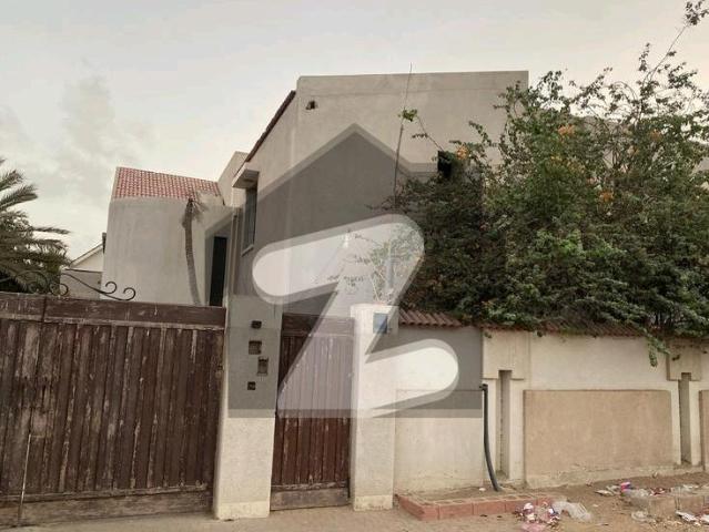 1100 Sqyd Corner Old Bungalow Near Sultan Masjid DHA Phase 5