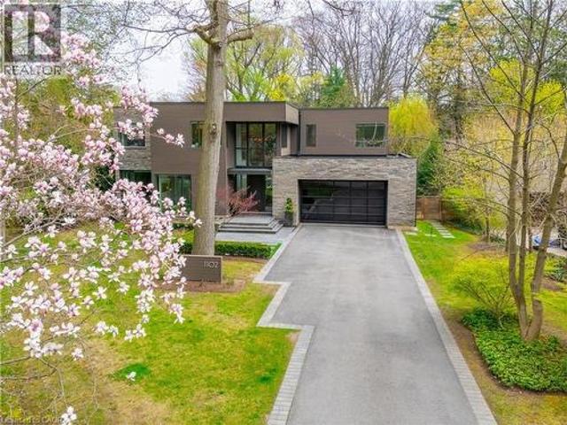 1102 Crestview Street, Oakville, ON, L6J 2C6 Luxury House for sale | Listing ID 40827 | Royal LePage Carriage Trade Luxury Properties