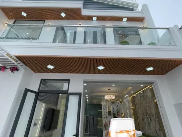 110,2m2 Giá 8.9 tỷ Đủ nội thất 5PN Hẻm Phạm Hữu Lầu Quận 7