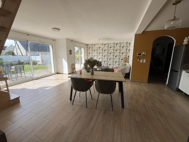 110 m2 + Carport double 2 voitures 40 m2 + Grand espace couvert 55 m2