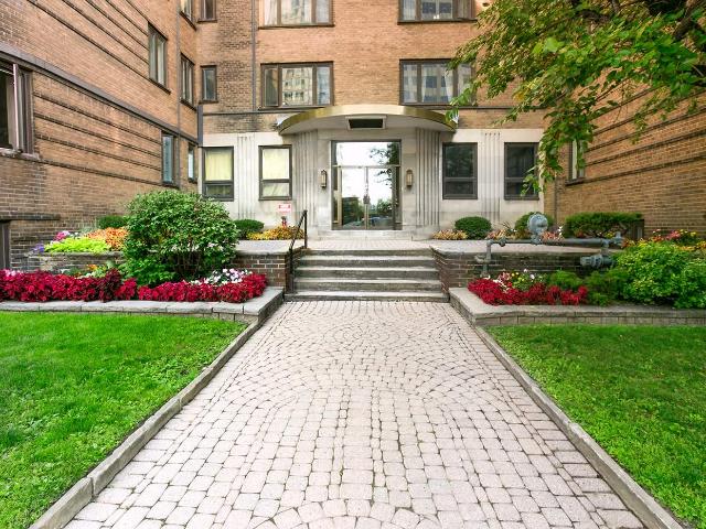 110 St. Clair Avenue W Large 2 Bedroom Apartment for Rent