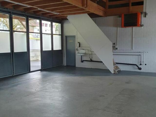 110m2 Gewerbe / Lagerraum inkl. Büroraum und 55m2 Galerie
