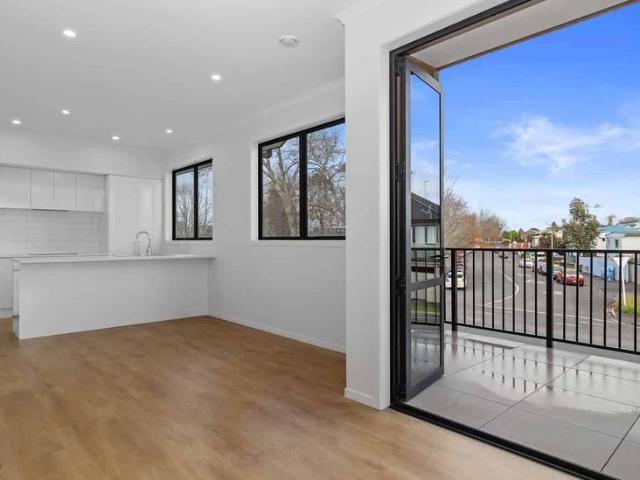 1/1152 Victoria Street