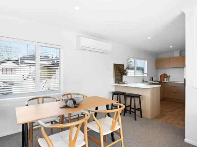 1/1161 Victoria Street