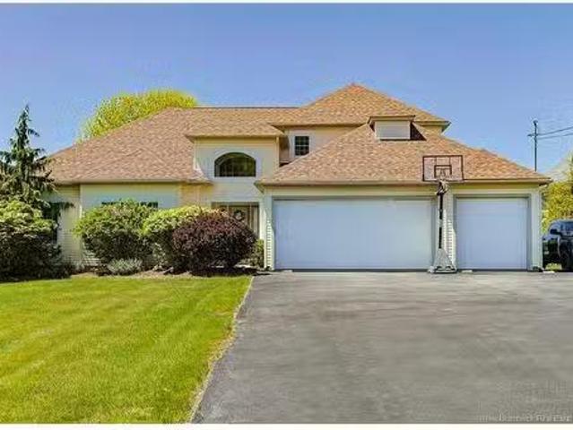 1117 Kennebecasis Dr, Saint John, NB, E2K 5A6 house for sale.