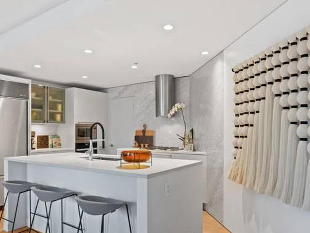 1111 Alberni