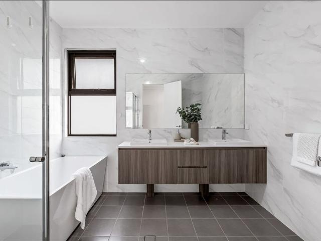 Spacious & Stylish Magill Villa