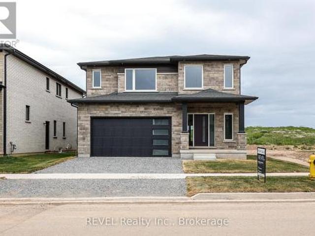 111 Acacia Road, Pelham Fonthill, ON, L0S 1E6 house for sale | Listing ID X13539 | Royal LePage