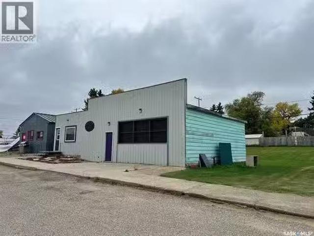111 Railway Avenue N, Middle Lake, SK, S0K 2X0 commercial fo.
