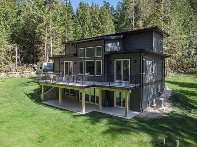 1127 Malcolm Creek Road, Roberts Creek, BC, V0N 2W3 Single Family Property For Sale | Listing ID R2972 | Royal LePage